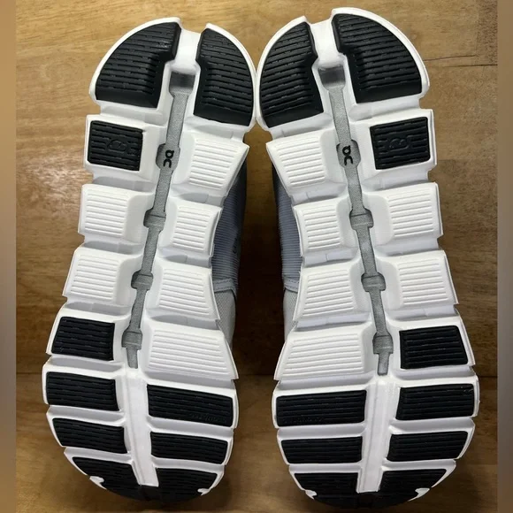 NEW On Cloud 5 WATERPROOF REFLECTIVE Womens Size 9 Running Shoes Sneakers Gray - Picture 11 of 14